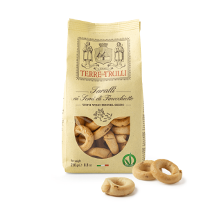 Taralli traditionnel des Pouilles avec huile extra vierge d’olives et graines de fenouil